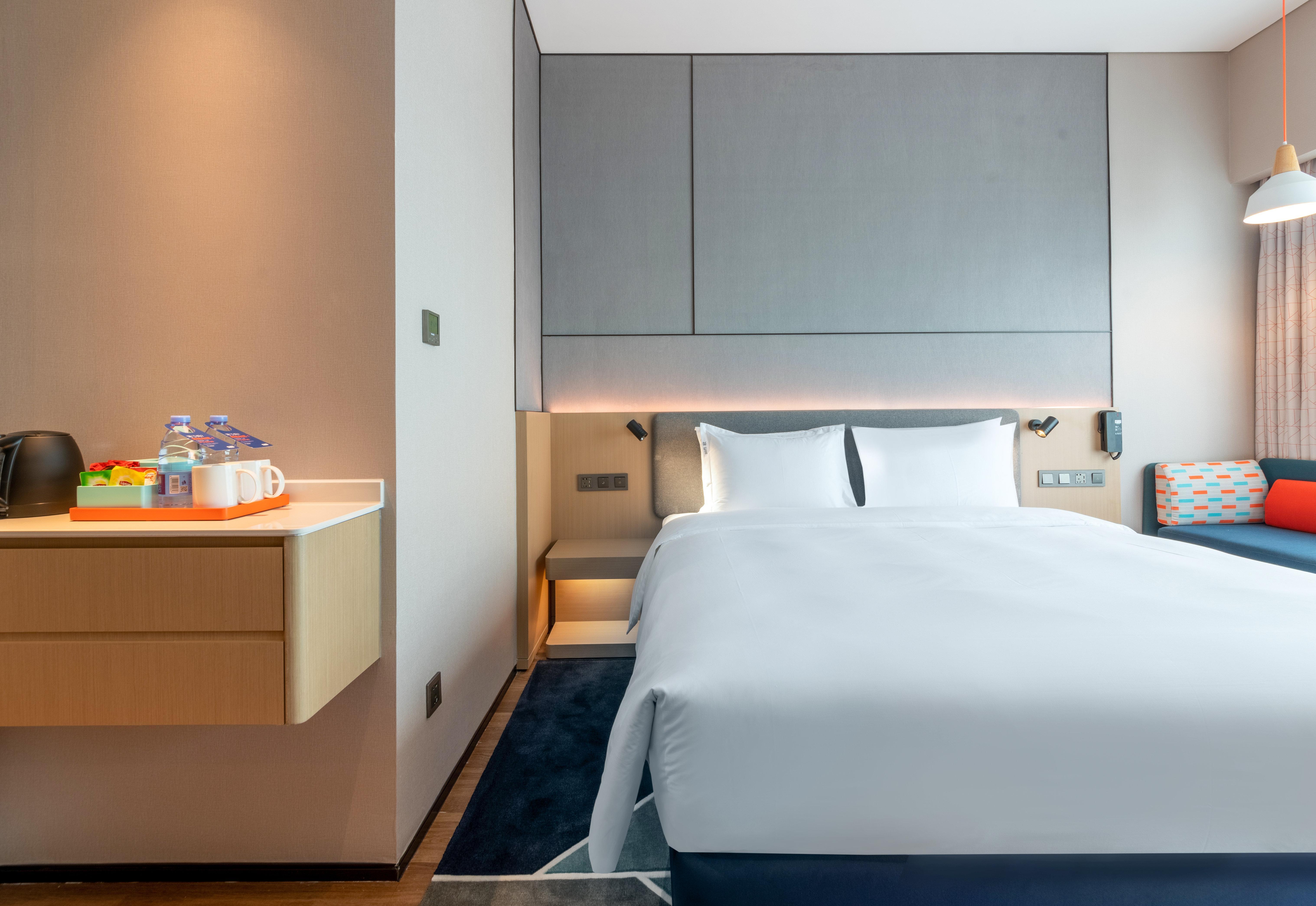 Holiday Inn Express Shenzhen Longhua By Ihg Exterior photo