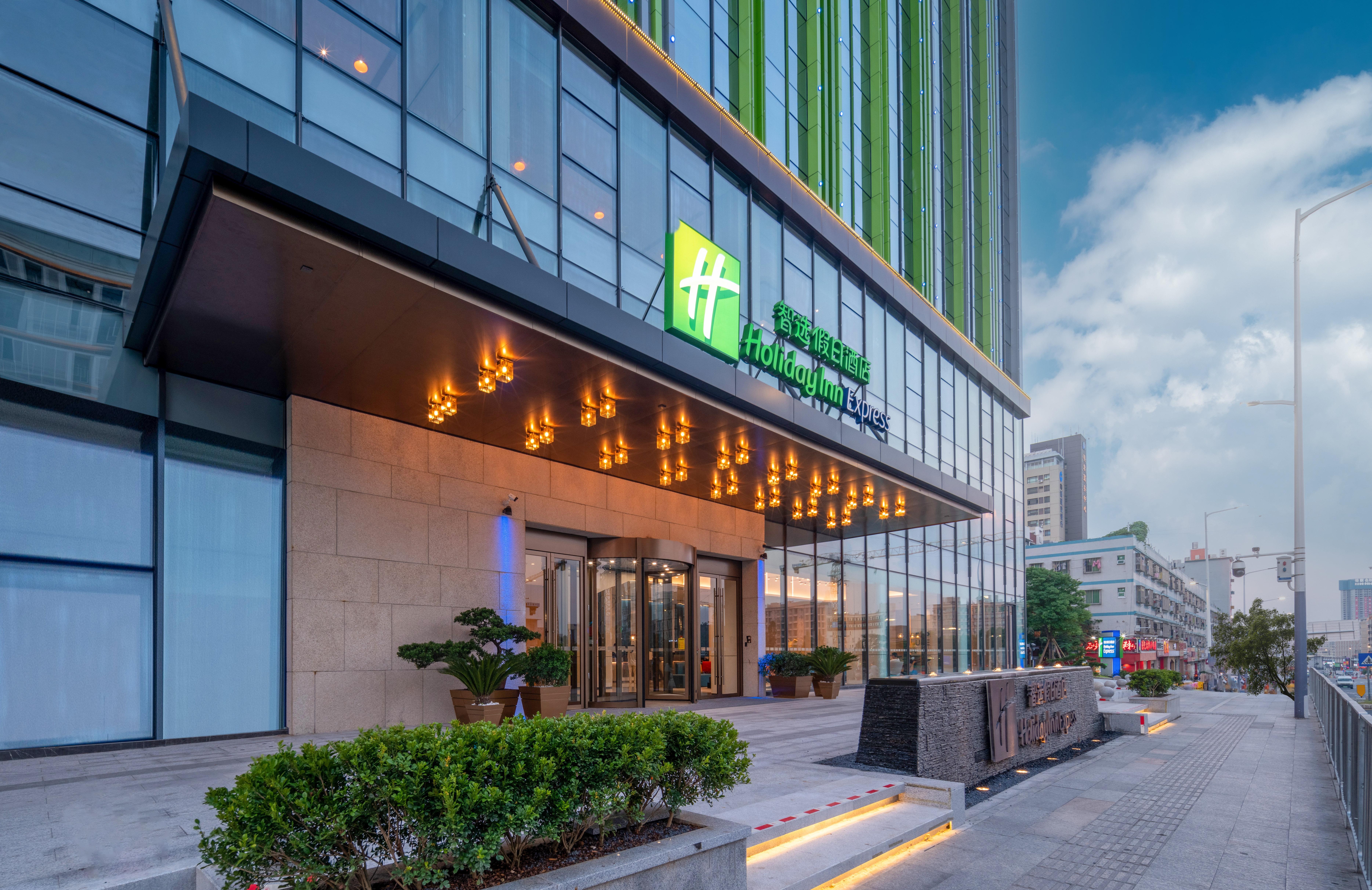 Holiday Inn Express Shenzhen Longhua By Ihg Exterior photo
