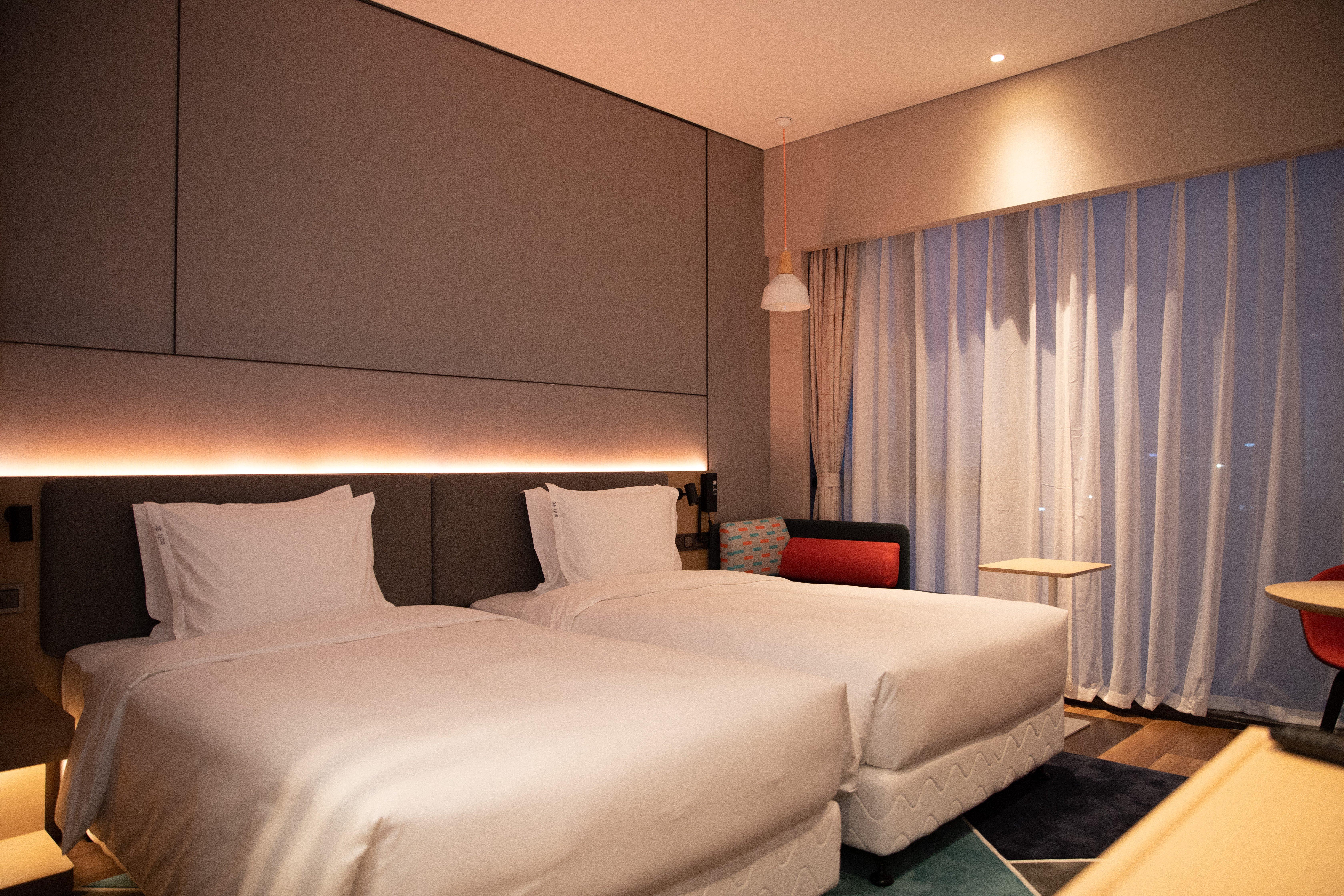 Holiday Inn Express Shenzhen Longhua By Ihg Exterior photo